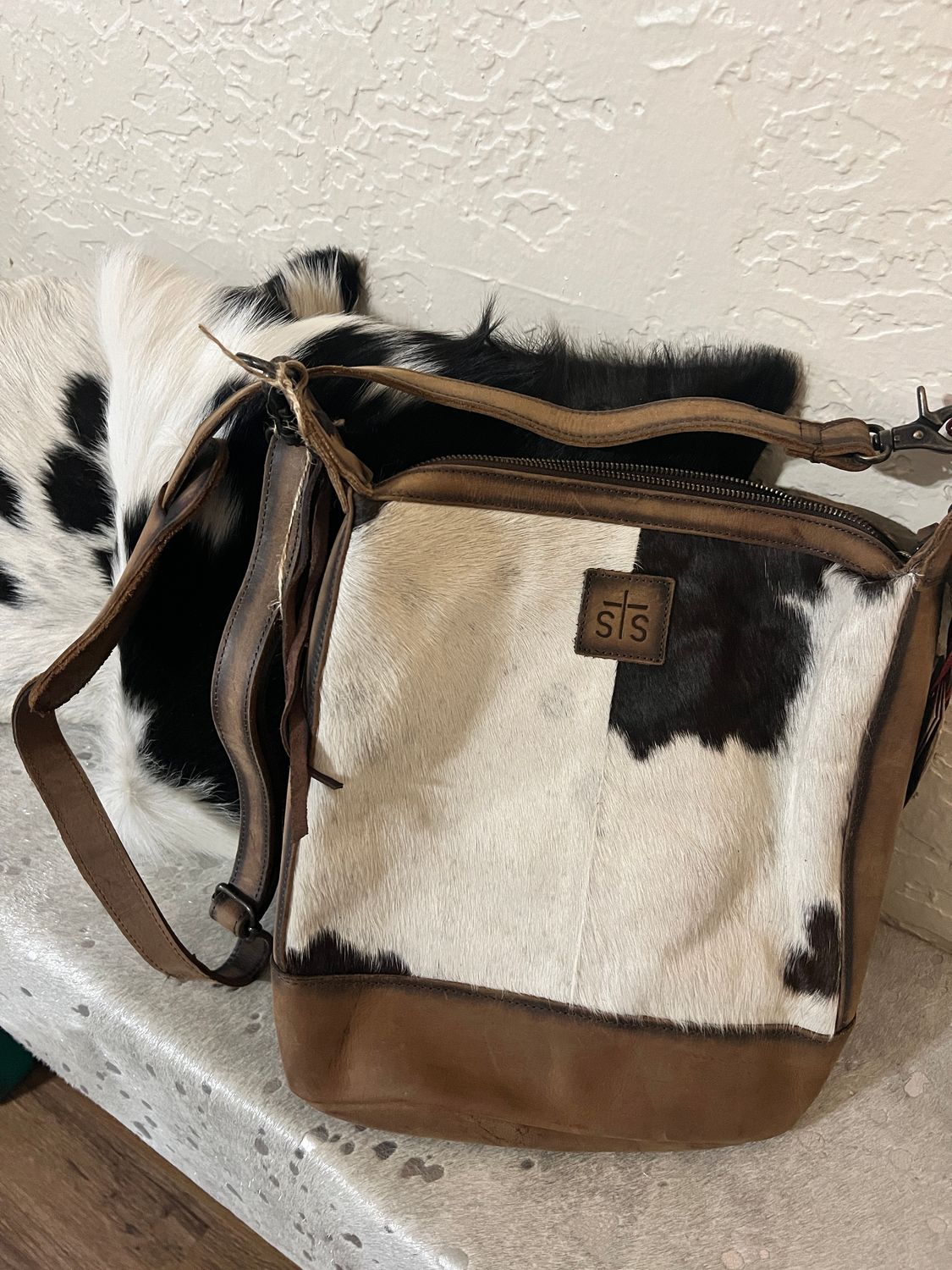 Cowhide Mailbag