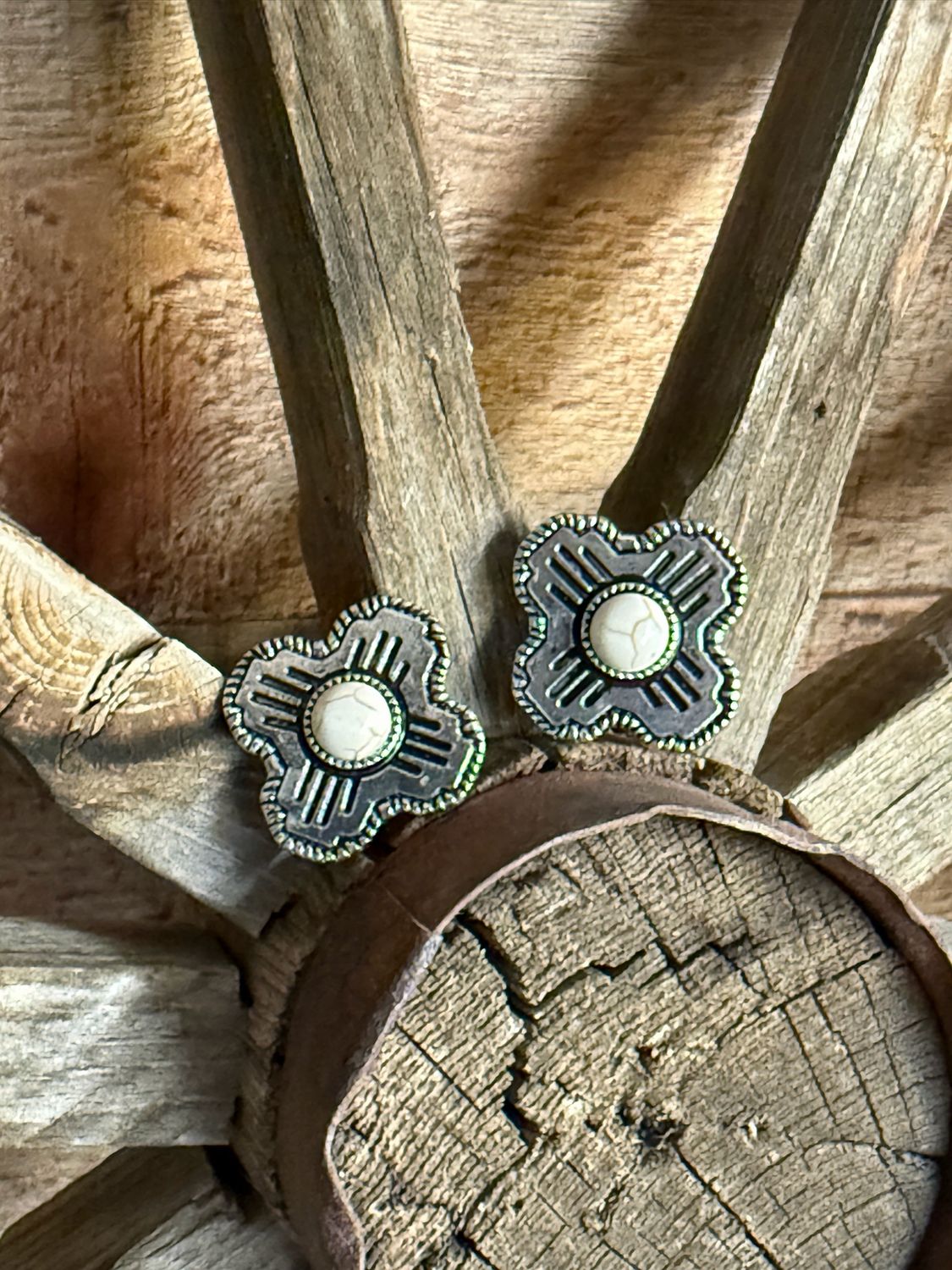 White Fashion Zia Earrings