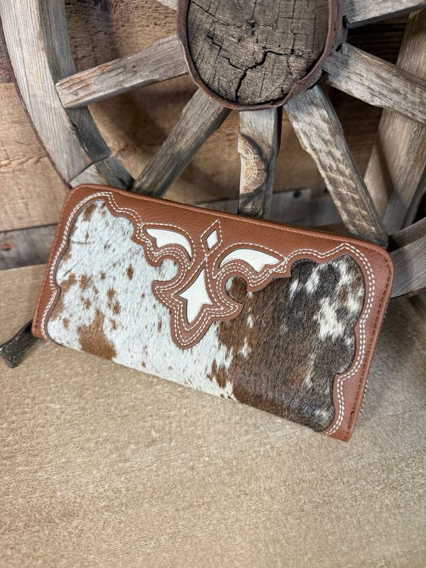 Trinity Ranch Cowhide Tooled Wallet -Brown Trinity Ranch Cowhide Tooled Wallet -Brown