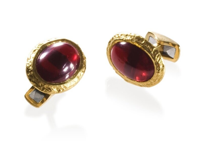 Garnet Oval