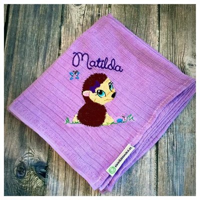 Mullwindel Igel mit Schmetterling