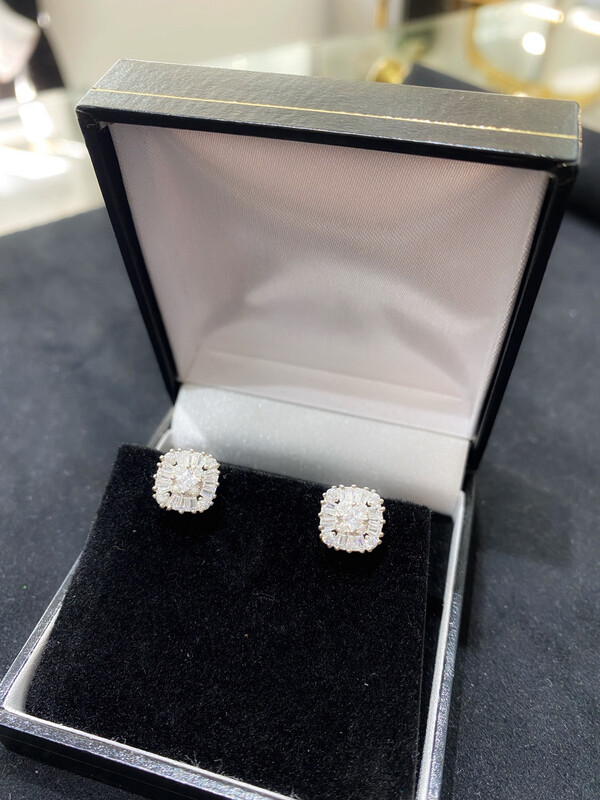 Silver Cluster Square Set Earrings