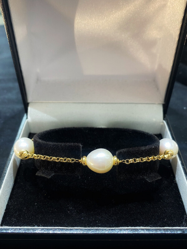 Mary Berry Bracelet