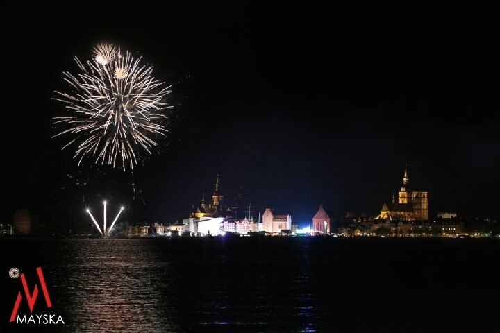 Stralsund - Hafen mit Feuerwerk Stralsund - Hafen mit Feuerwerk