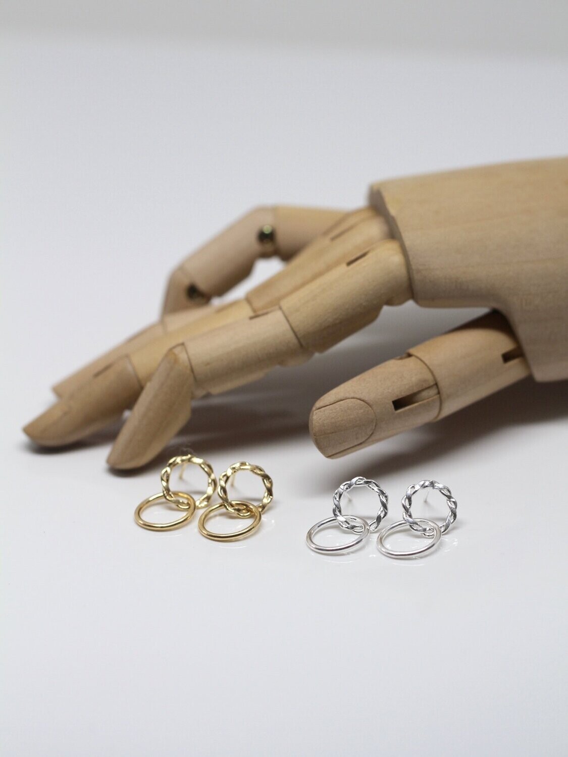UNITED earrings ***