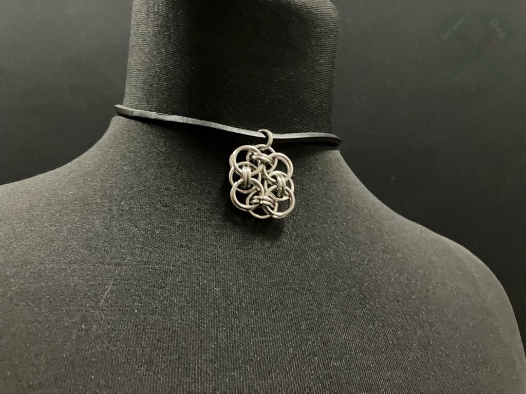 Helm pendent