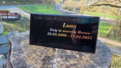 Gravierte Keramik-Gedenktafel