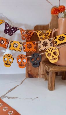 Garland, Mariposas Monarca, Ofrenda , Día De Los Muertos Altar, Monarch Butterflies, Ofrenda dia de los muertos