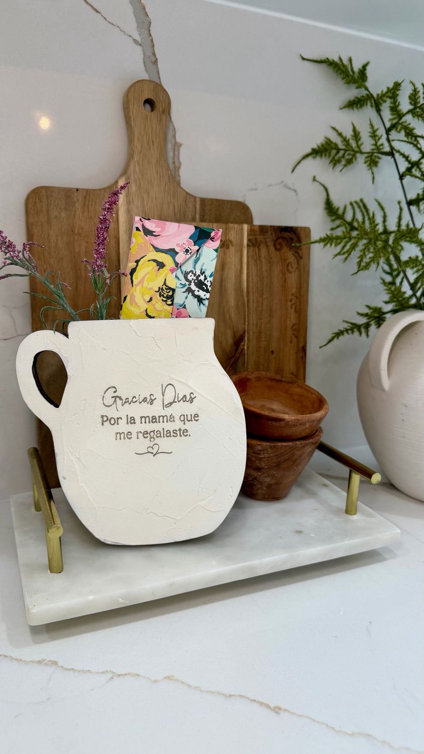 Flowers for Mom, Dia De La Mamá, Modern Organic Vase