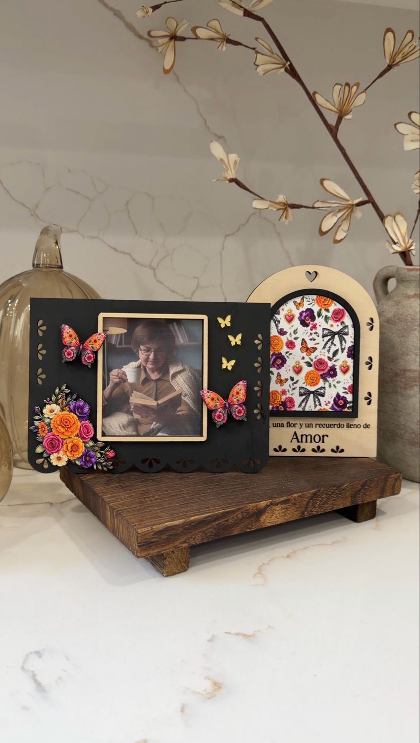 Mariposas monarcas, Day of the Death Frame