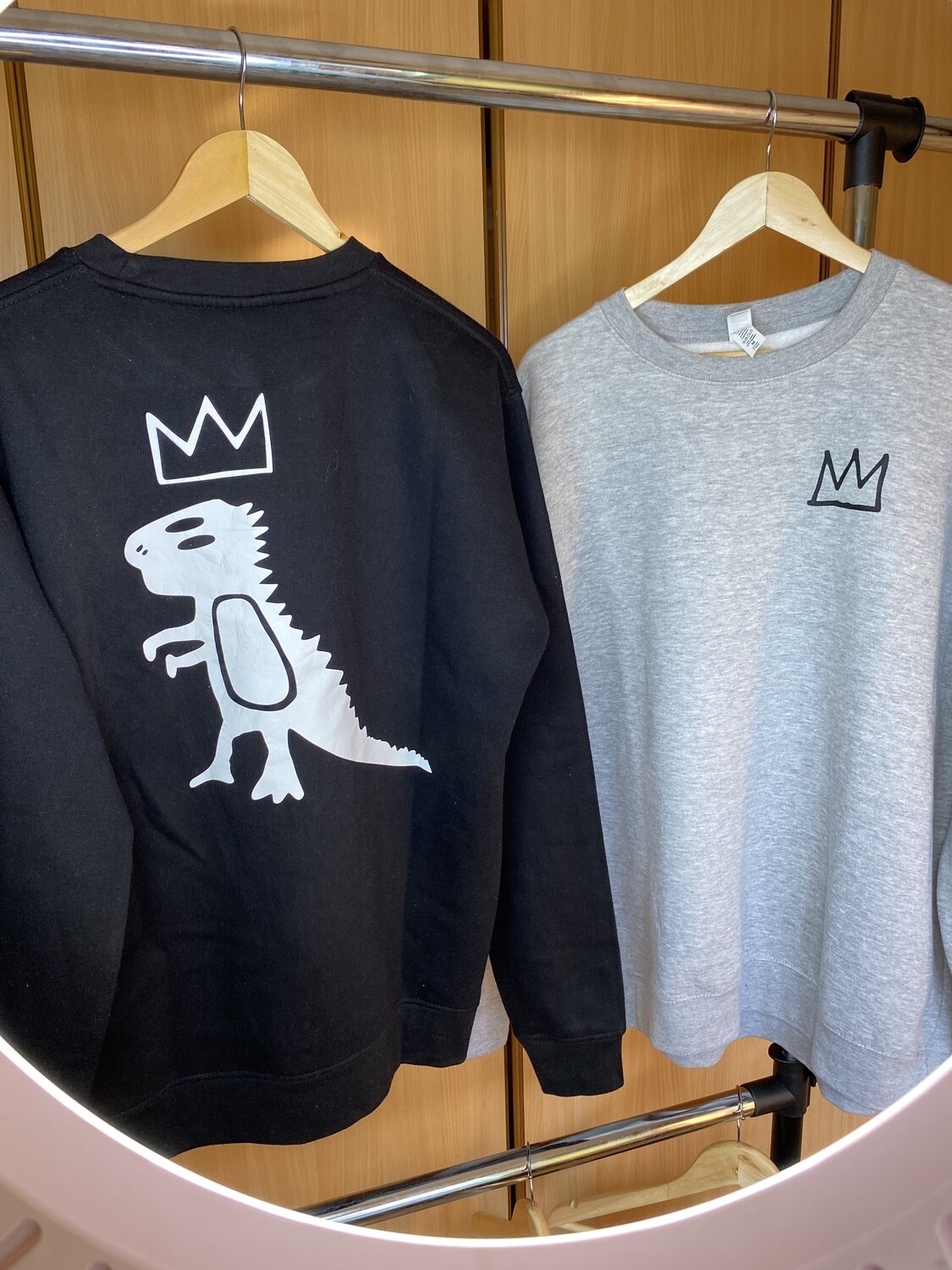 Lsd sweater x dinosaur with crown