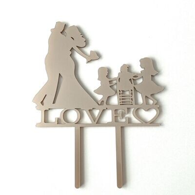 Bruidspaar en 3 kinderen en Love