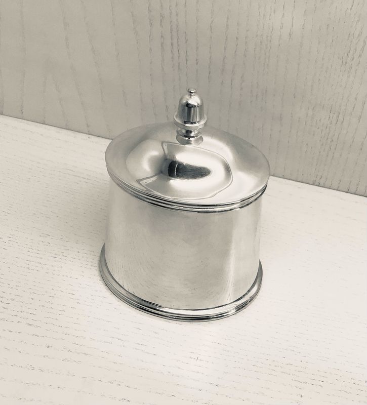 ZUCCHERIERA OVALE CON COPERCHIO IN ARGENTO