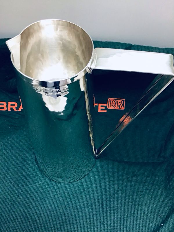 CARAFFA BROCCA MARTELLATA CON MANICO BRANDIMARTE IN ARGENTO