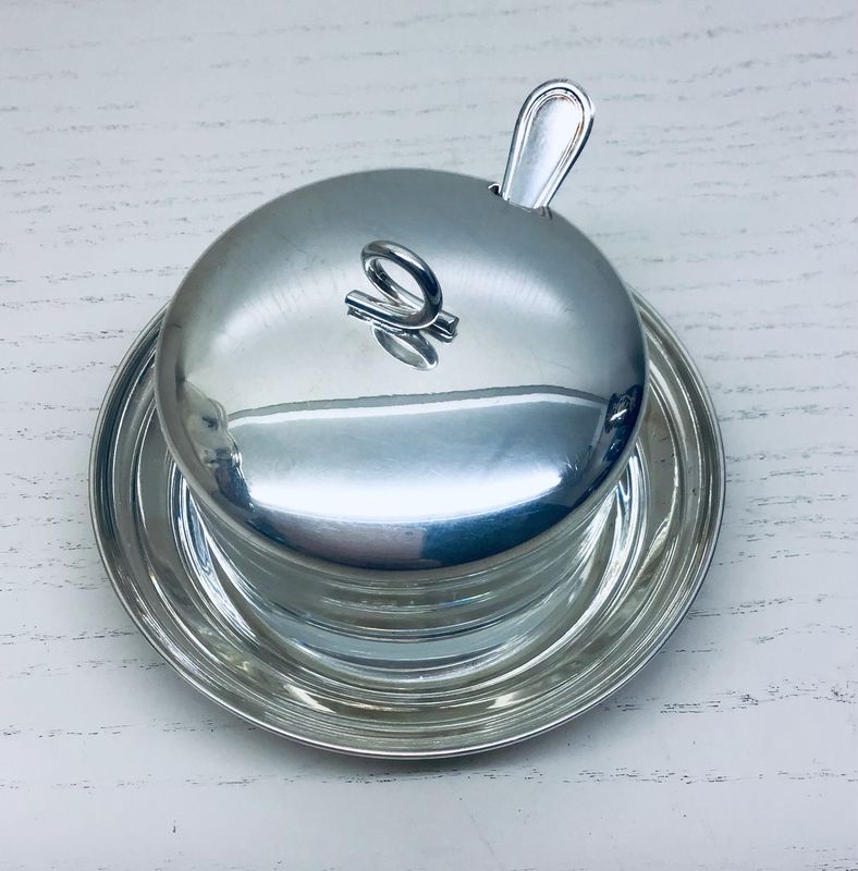 SALIERA ROTONDA CON COPERCHIO ARGENTO