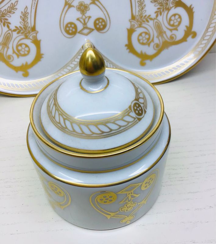 ZUCCHERIERA CON COPERCHIO IN PORCELLANA DECORO ORO ZECCHINO