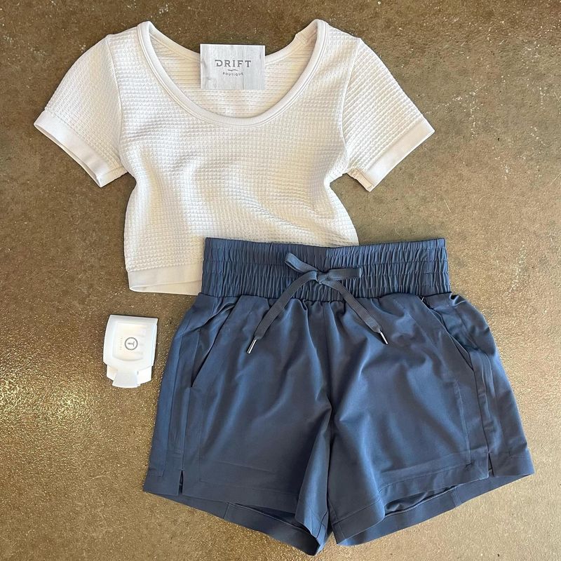 SPANX CASUAL FRI SHORT DARK STORM