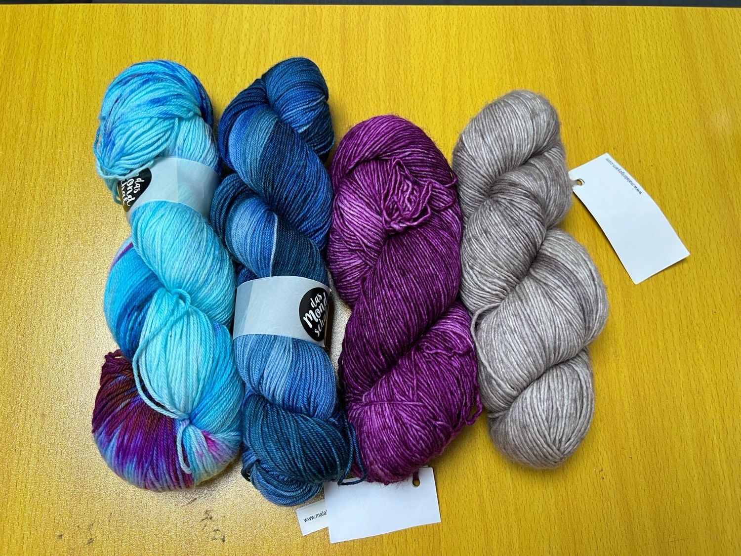 4 pcs yarn set 