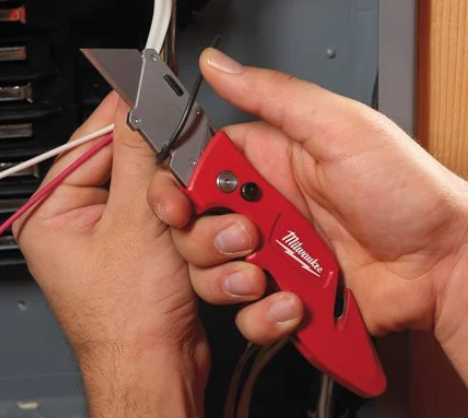 Milwaukee - Coltellino Con Vano Portalame Iii Gen.