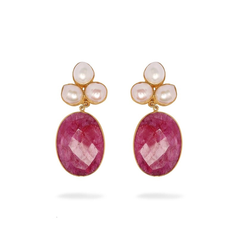 Audrey In Pearls And Red Agate