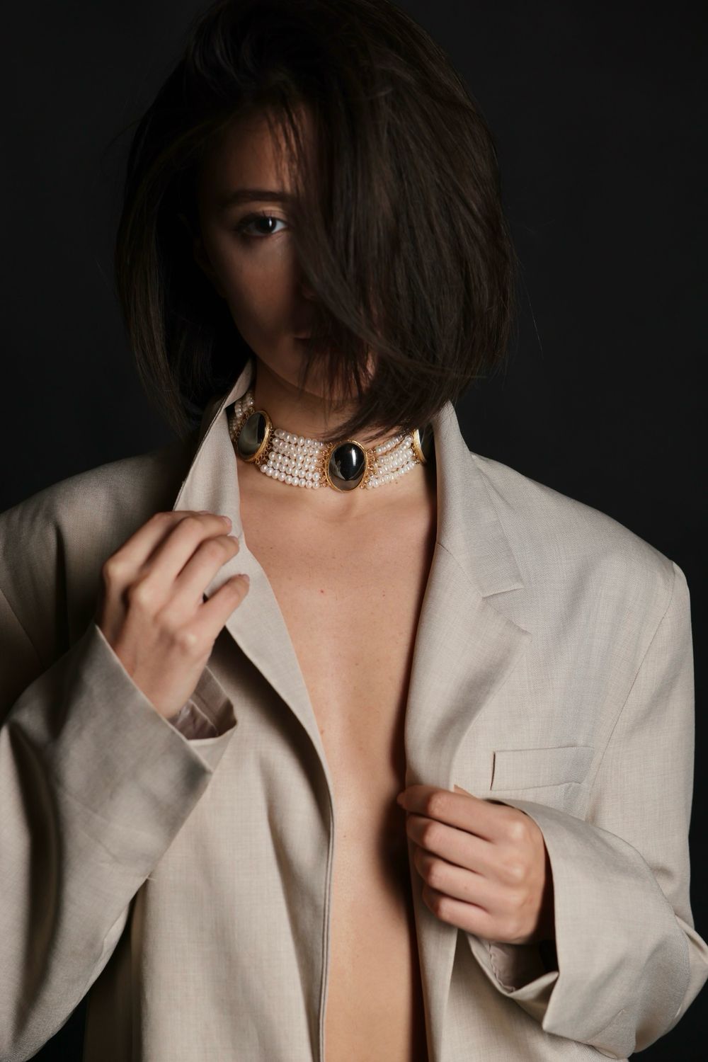 GRACE Choker In Natural Pearls And Hematite Gemstones