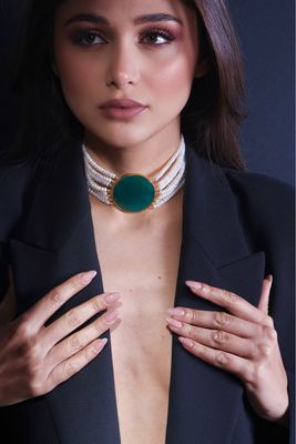 GRACE Choker In Pearls And green Agate gemstones
