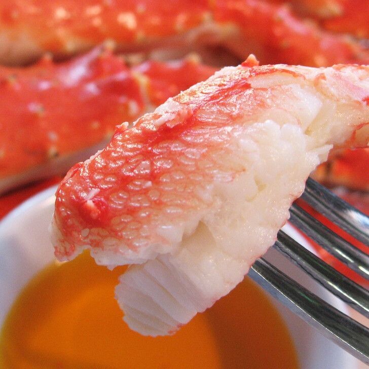 FRESHLY-Caught Alaska Red King Crab Legs & Claws