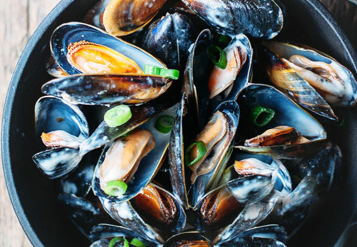 PEI MUSSELS - 2LB - 2 Lb Approximately 18-25 mussels per lb