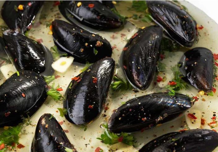 PEI MUSSELS - 2LB - 2 Lb Approximately 18-25 mussels per lb