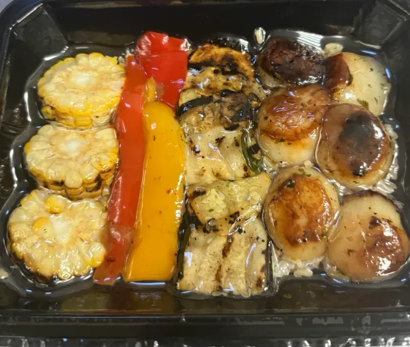 Shellabration! โ Juicy scallops, garlicky pesto & sunshine veggies & brown rice pilaf! Shellabration! โ Juicy scallops, garlicky pesto & sunshine veggies & brown rice pilaf!