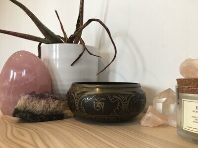 Bol Chantant coulé avec un relief de Bouddha