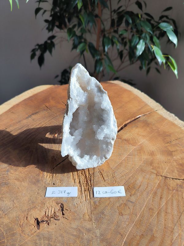 Géode de Quartz 12 cm - 317 gr