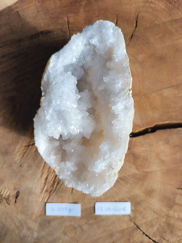 Géode de Quartz 12 cm - 657 gr