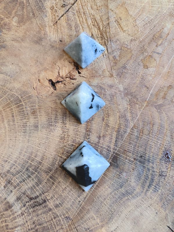 Pyramide Labradorite