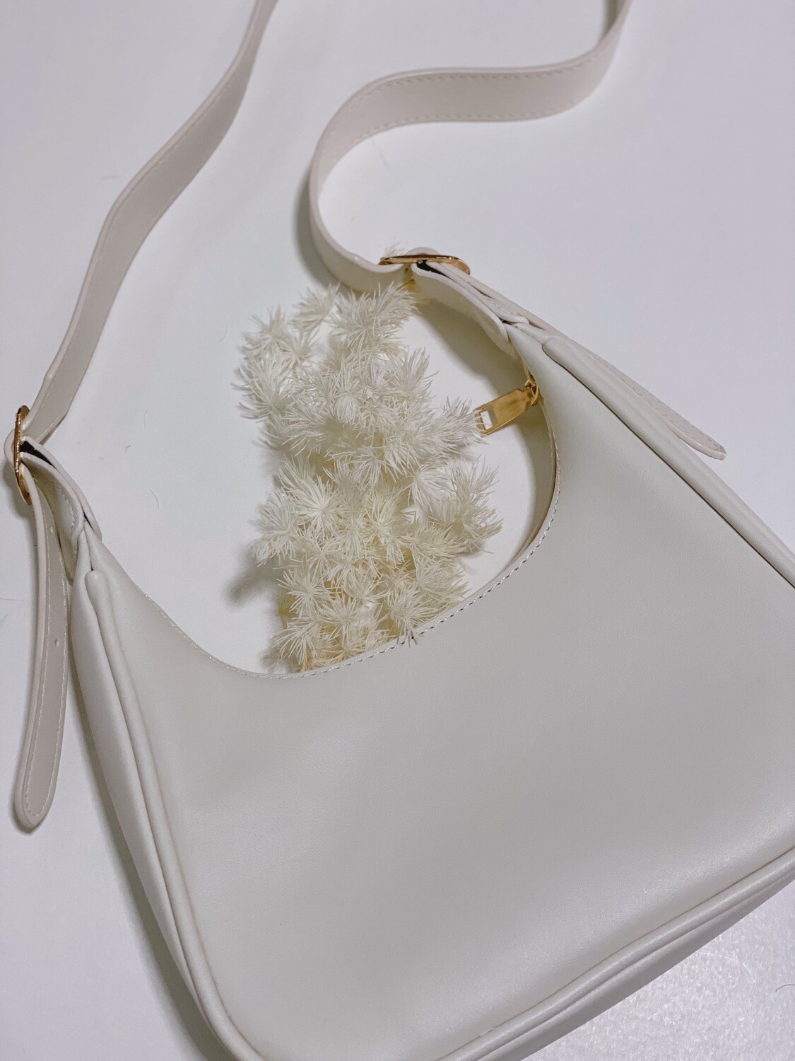 Timeless Shoulder Handbag (White)