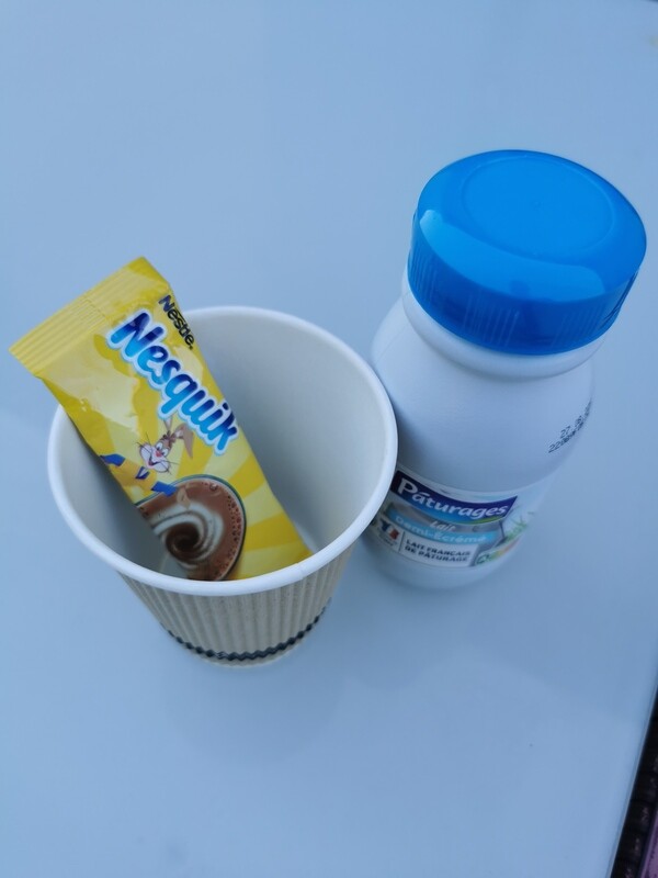 1 sachet of Nesquik with its 25cl bottle of milk