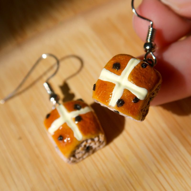 Hot Cross Bun Earrings