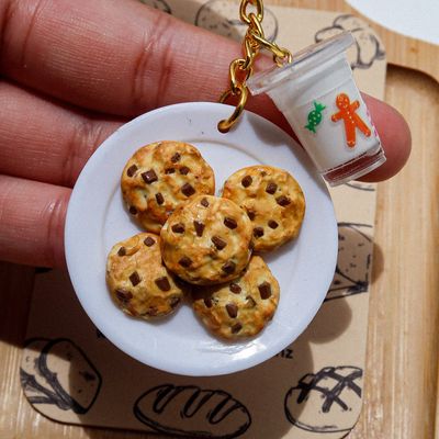 Santa’s Chocolate Chips Cookies &amp; Milk Keychain