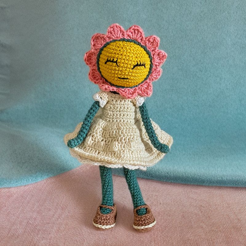 🌸 Corso di Amigurumi AVANZATO Bambolina Fiore 2 incontri - Sabato 13 e 27 Giugno
