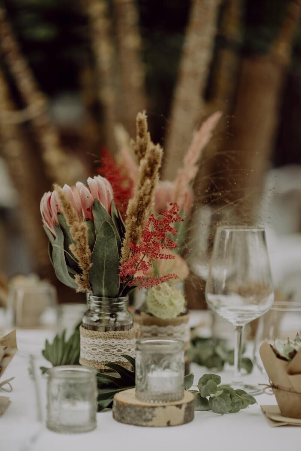 Vase mit Jute & Spitze