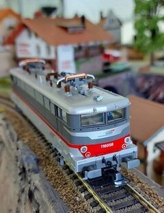 ​Locomotive électrique BB16058
