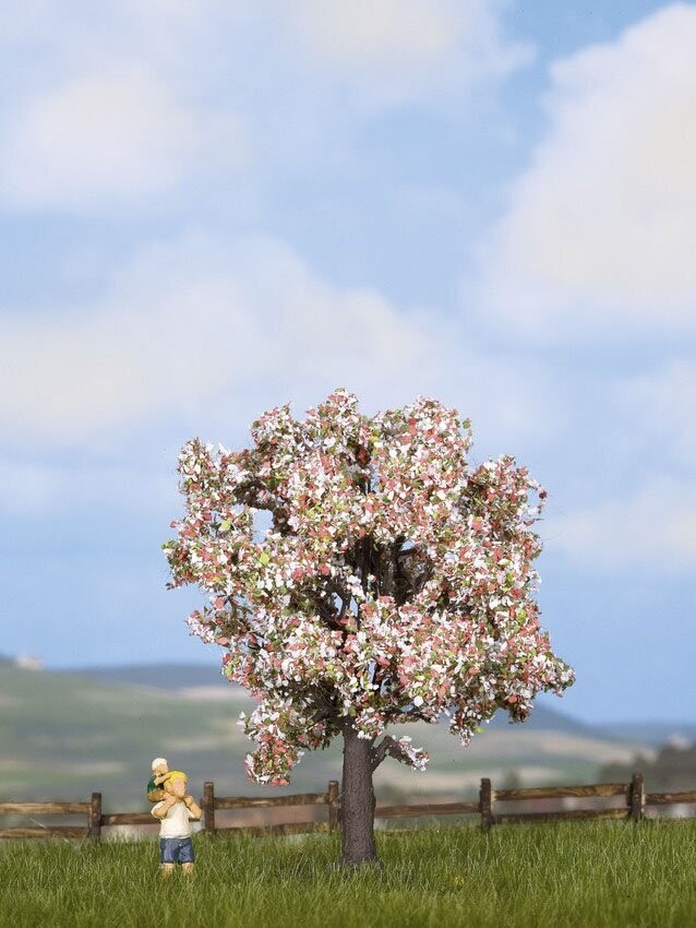 Arbre fruitier fleuri