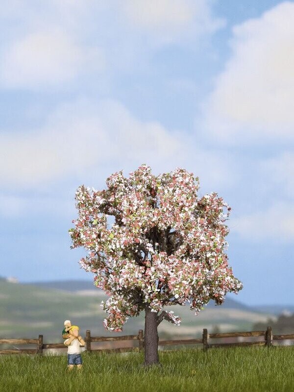 Arbre fruitier fleuri