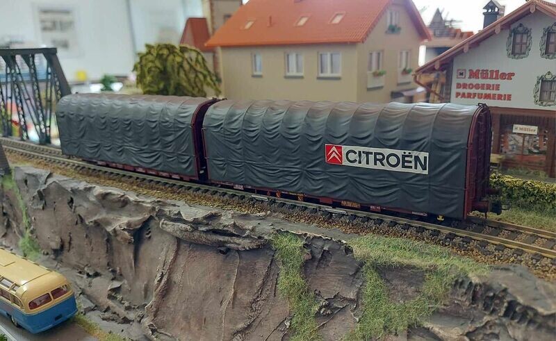 wagon bâché "Citroën"