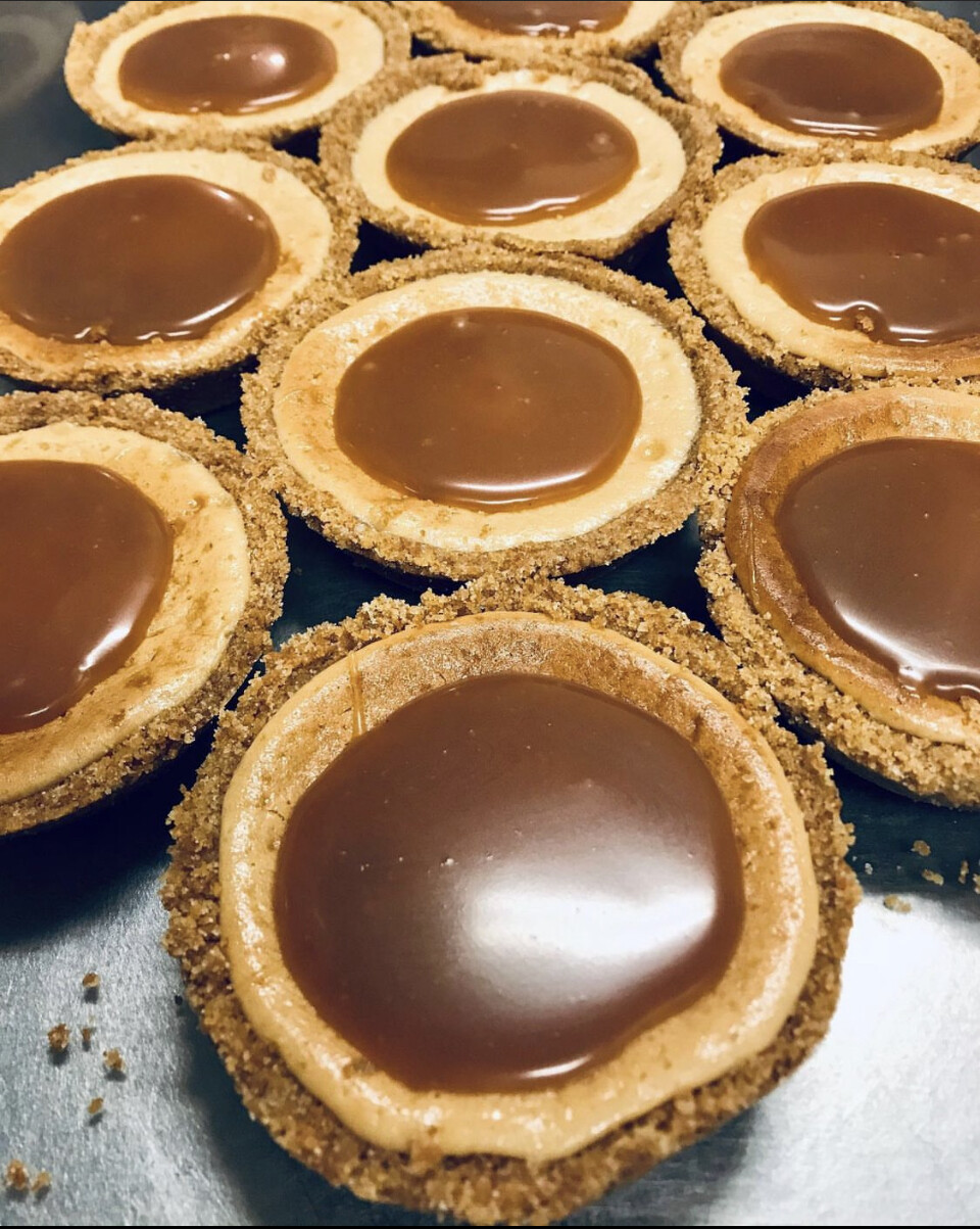 SALTED CARAMEL CHEESECAKE PIE