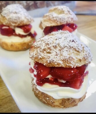 STRAWBERRY CREAM PUFFS,  4 PACK