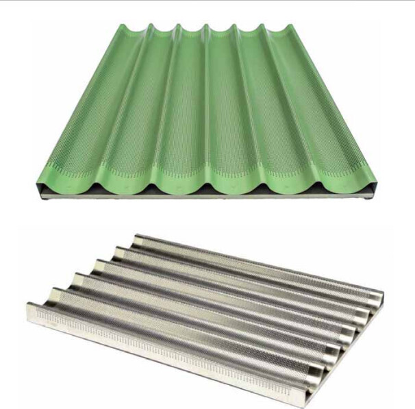 TEGLIA IN ALLUMINIO FORATO CON TRAVERSINO, ONDULATE, NATURALE cm 60X100