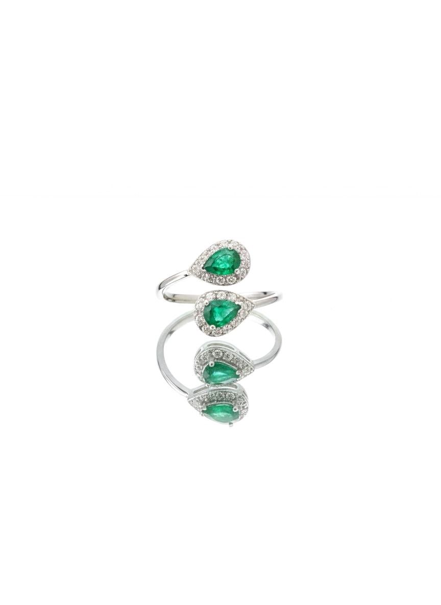 Emerald pear ring