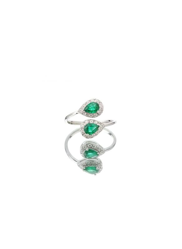 Emerald pear ring