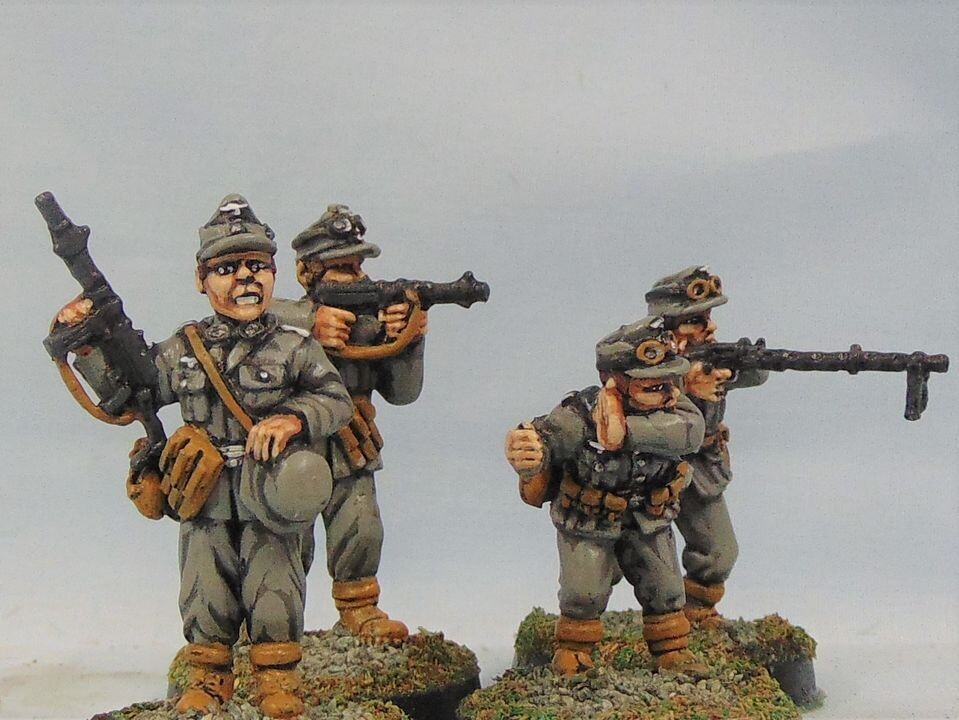 Grade B - Black Tree Design - WW2 - German Gebirgsjager with LMG & SMG's